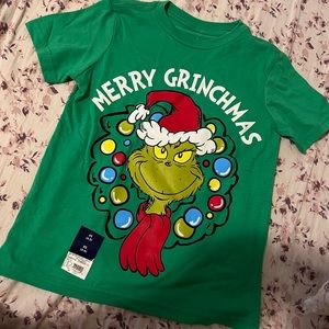 💚BOYS CUTE GRINCH T-SHIRT (NWT)